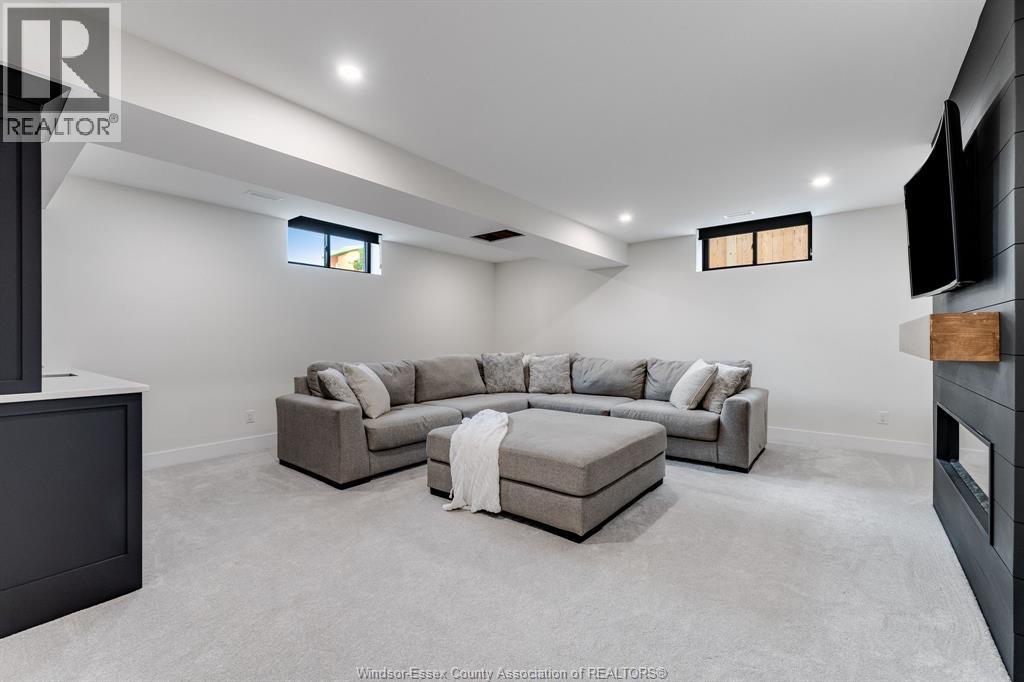 3 SUNNINGDALE DRIVE - 28