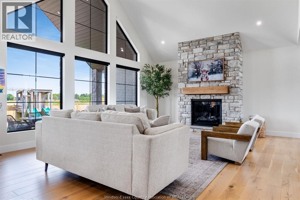 3 SUNNINGDALE DRIVE - 3