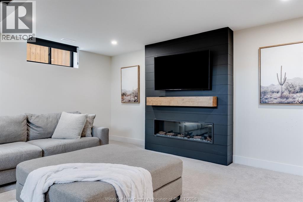 3 SUNNINGDALE DRIVE - 30