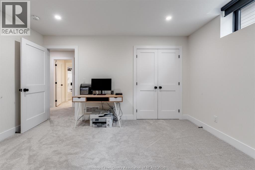 3 SUNNINGDALE DRIVE - 33