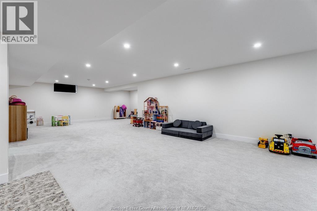 3 SUNNINGDALE DRIVE - 36