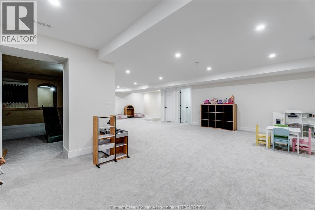 3 SUNNINGDALE DRIVE - 38