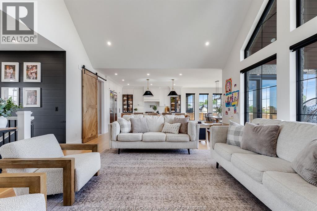 3 SUNNINGDALE DRIVE - 4