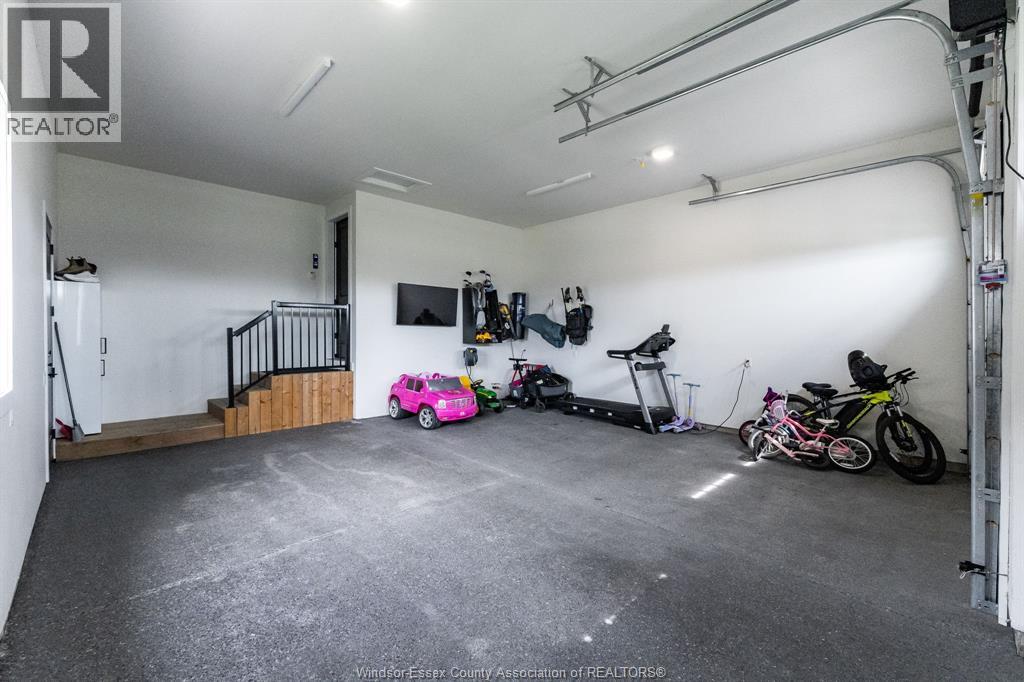 3 SUNNINGDALE DRIVE - 40