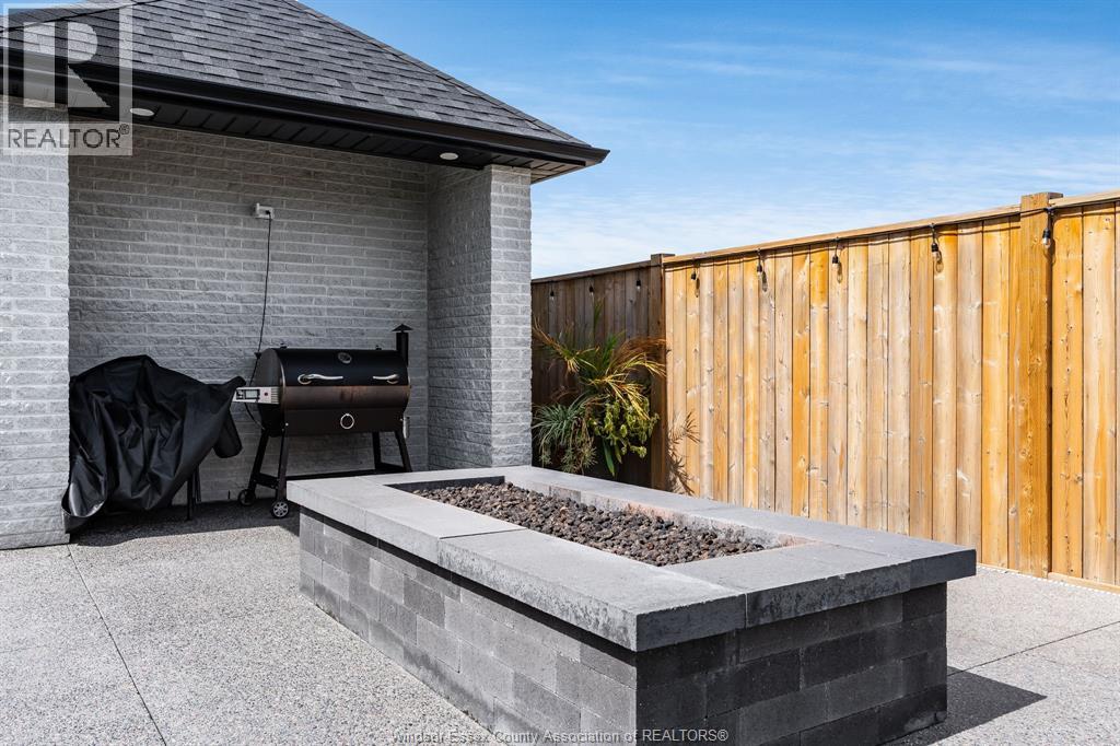 3 SUNNINGDALE DRIVE - 42