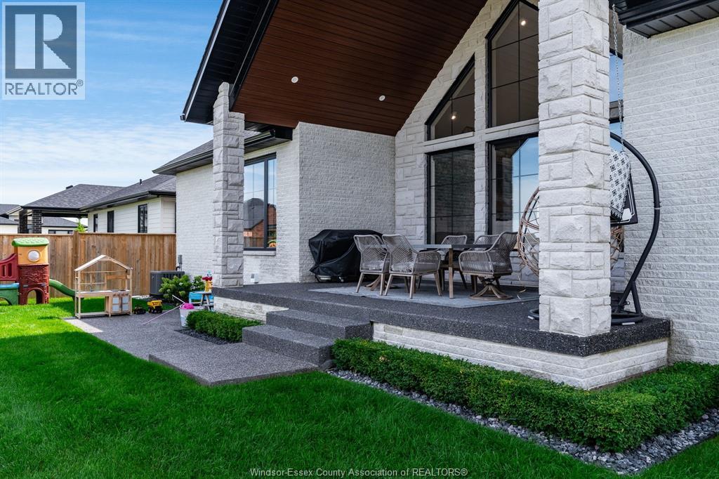 3 SUNNINGDALE DRIVE - 43