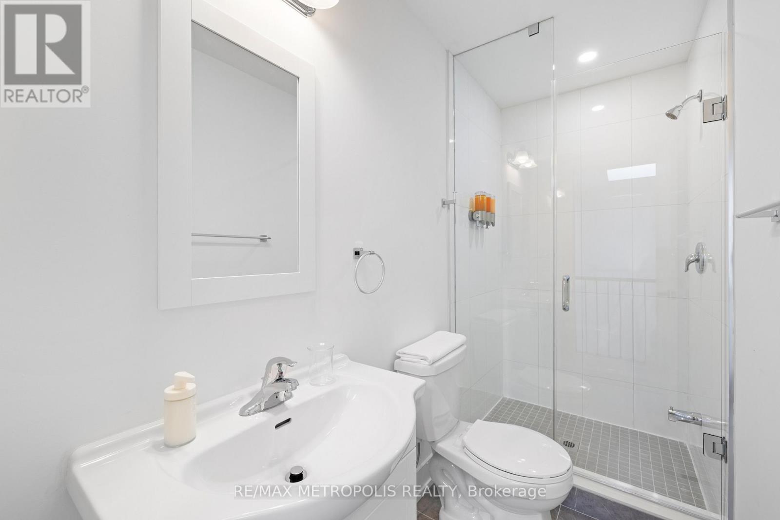 449 LANSDOWNE AVENUE - Image 40
