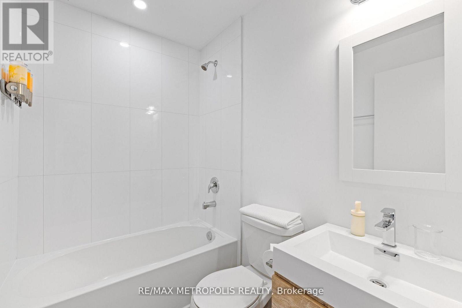 447 - 449 LANSDOWNE AVENUE - Image 30