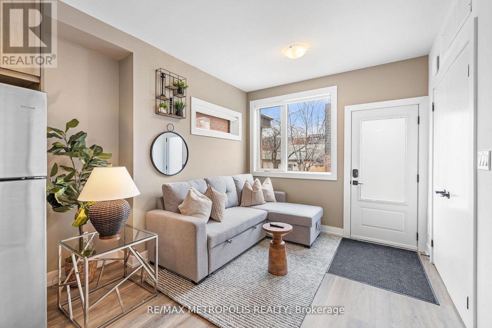 447 - 449 LANSDOWNE AVENUE - Image 33