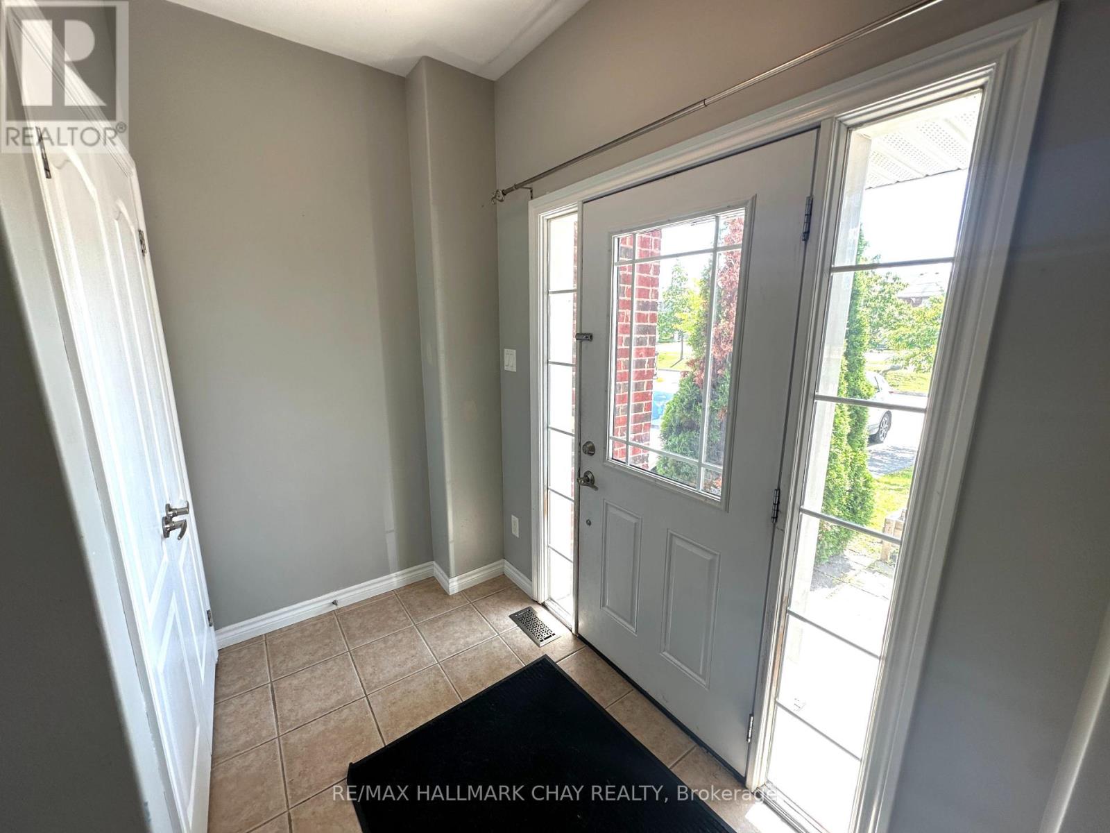 18 CLAUDIO CRESCENT, Barrie (Holly) — photo 2
