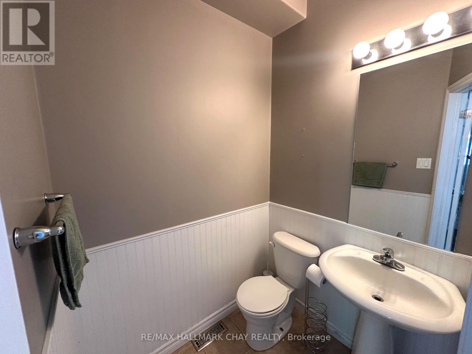 18 CLAUDIO CRESCENT, Barrie (Holly) — photo 4
