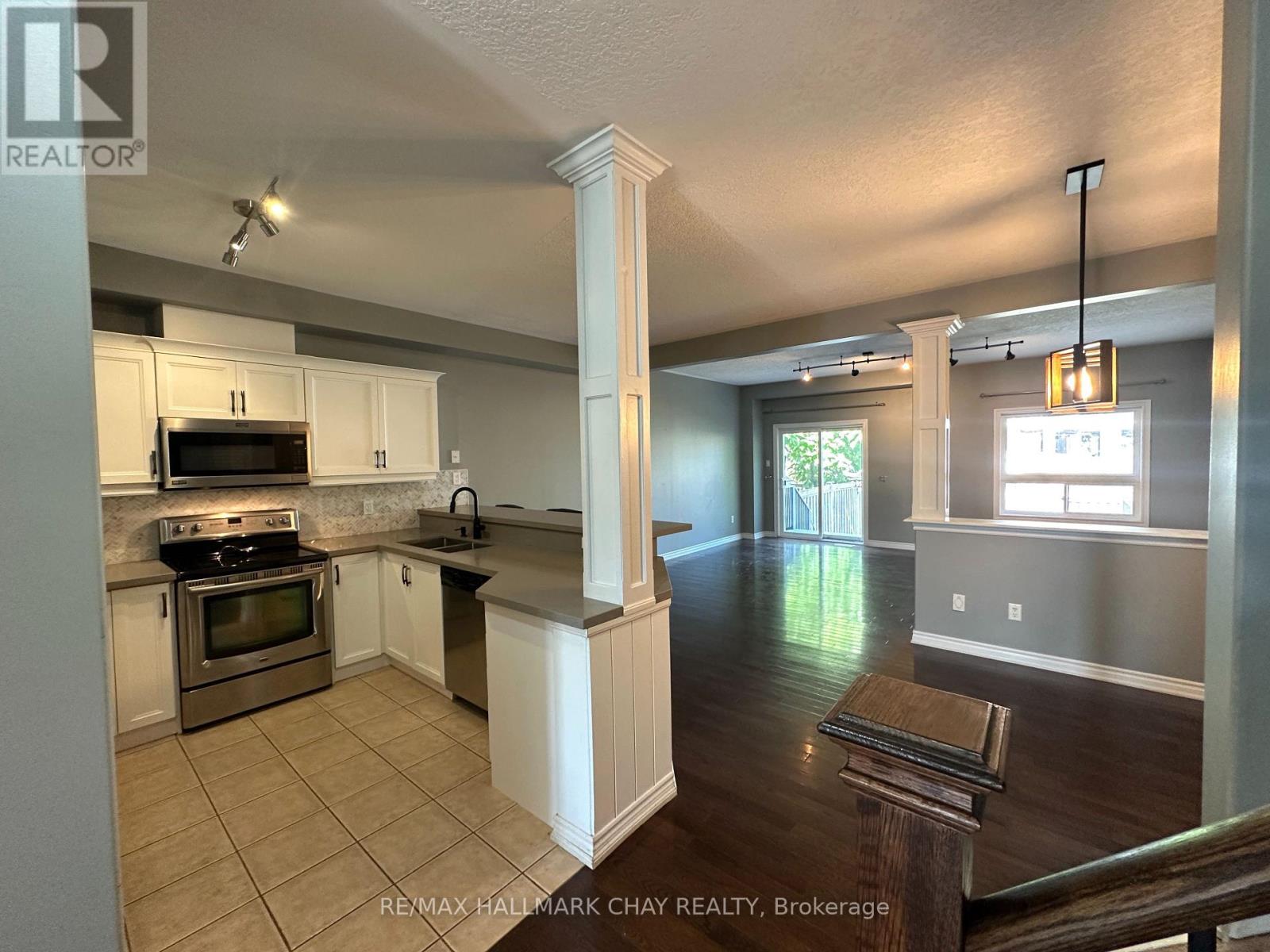 18 CLAUDIO CRESCENT, Barrie (Holly) — photo 5