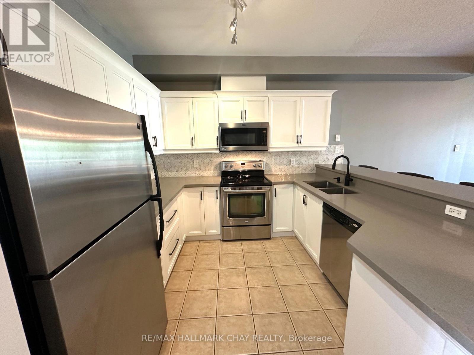 18 CLAUDIO CRESCENT, Barrie (Holly) — photo 6