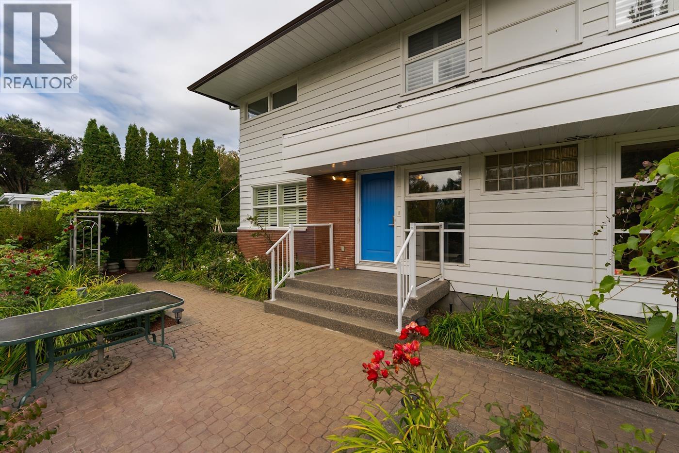 Living room of 1689 BIRCH STREET · Prince George, BC