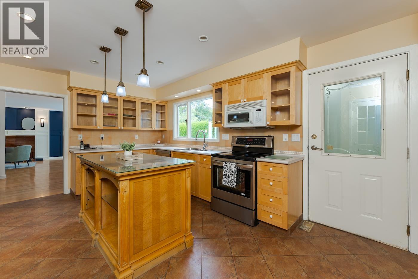 Photo 13 of 37 — 1689 BIRCH STREET · Prince George, BC