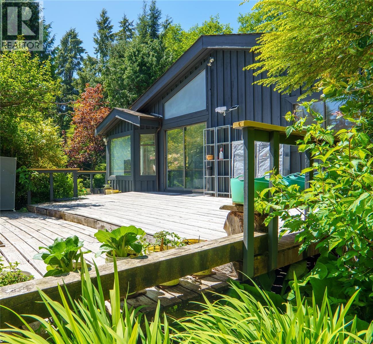 1334 Chesterman Beach Rd, Tofino — photo 2