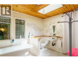 Bathroom - 1334 Chesterman Beach Rd, Tofino, BC V0R2Z0 Photo 14