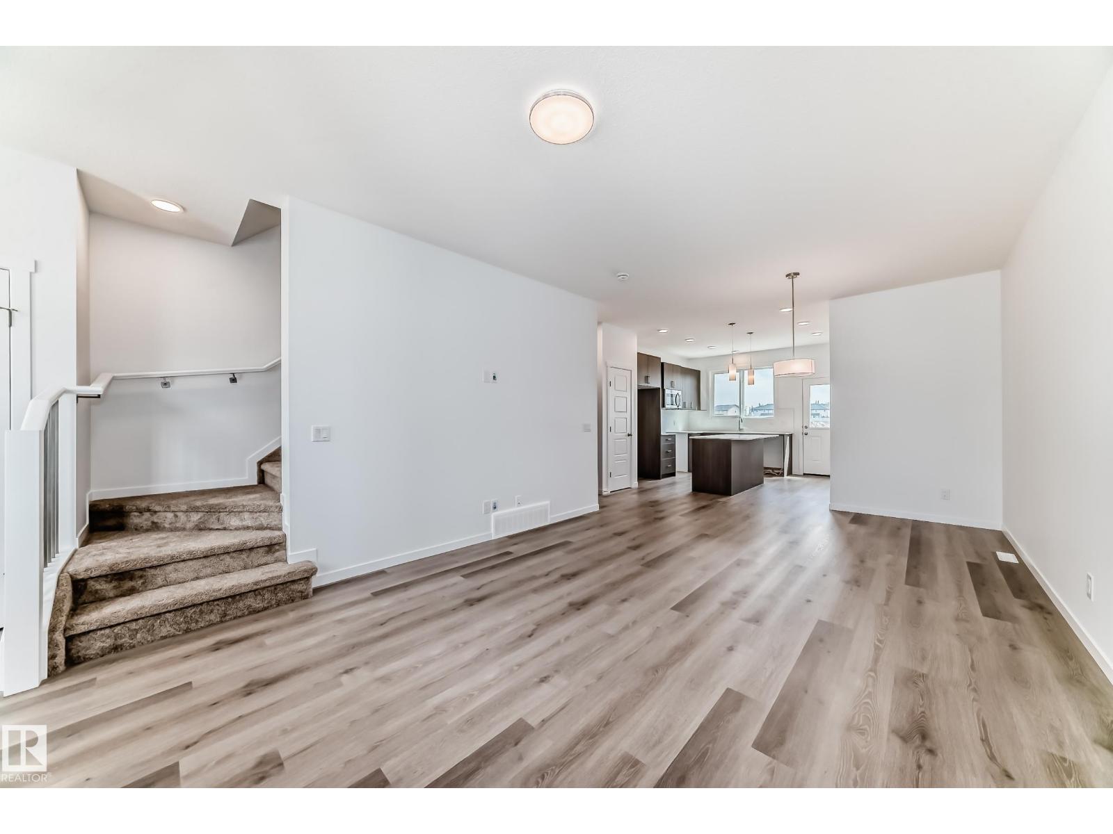 6407 63 ST - 11