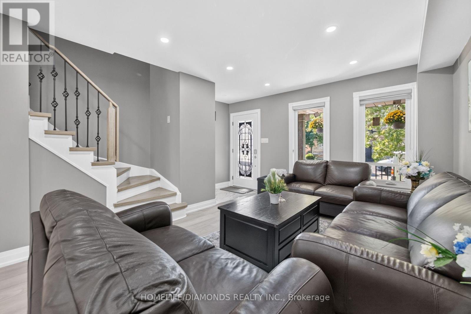24 JEWEL CRESCENT - 11