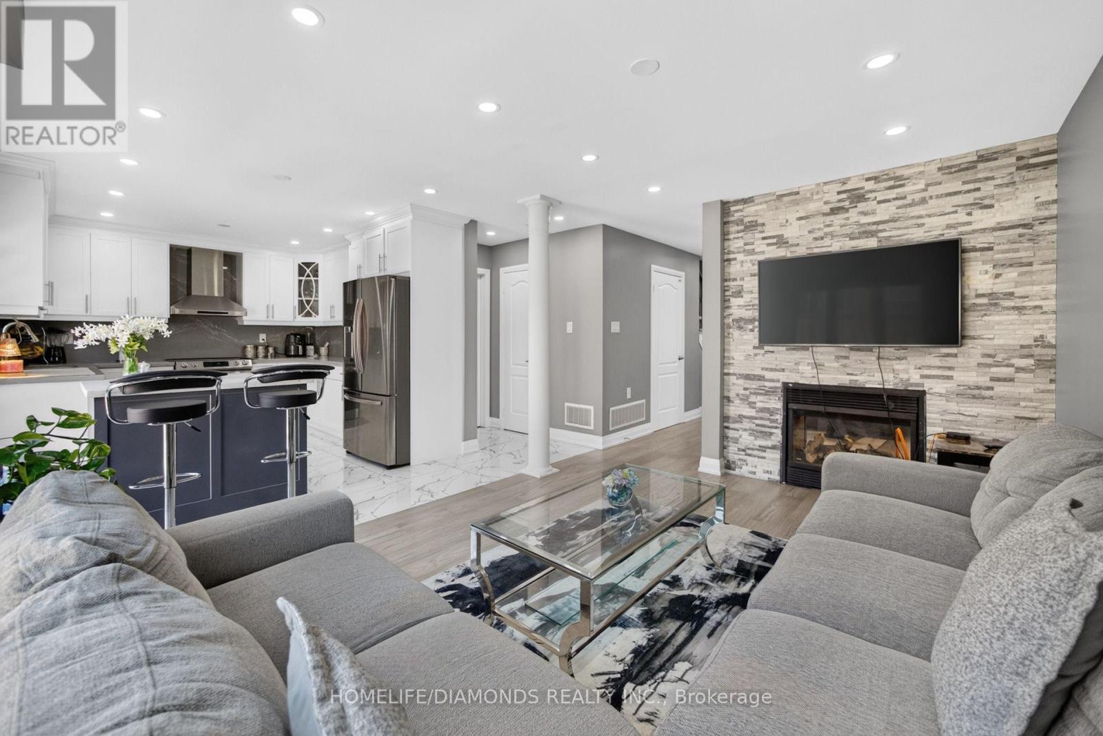 24 JEWEL CRESCENT - 16