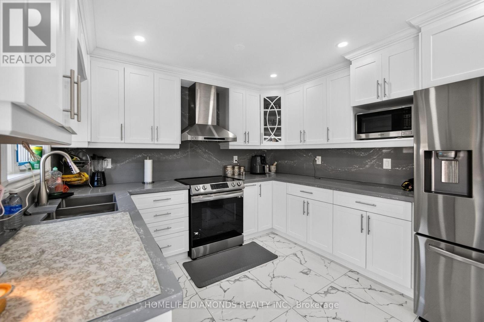 24 JEWEL CRESCENT - 18