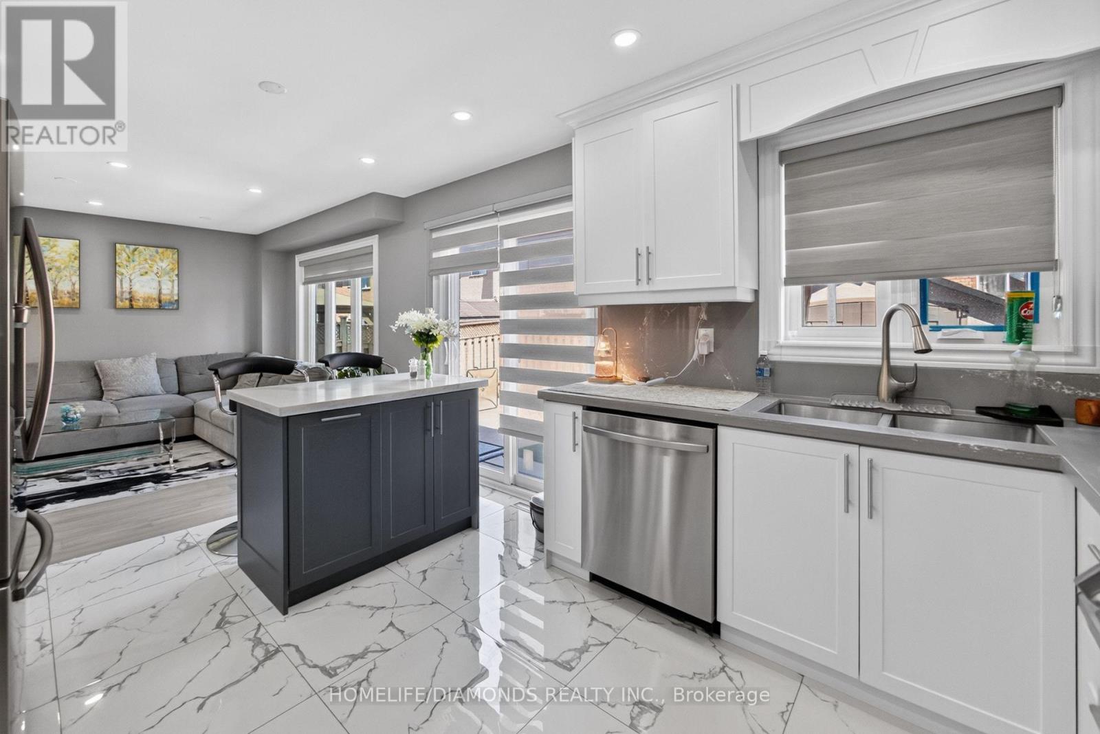 24 JEWEL CRESCENT - 19