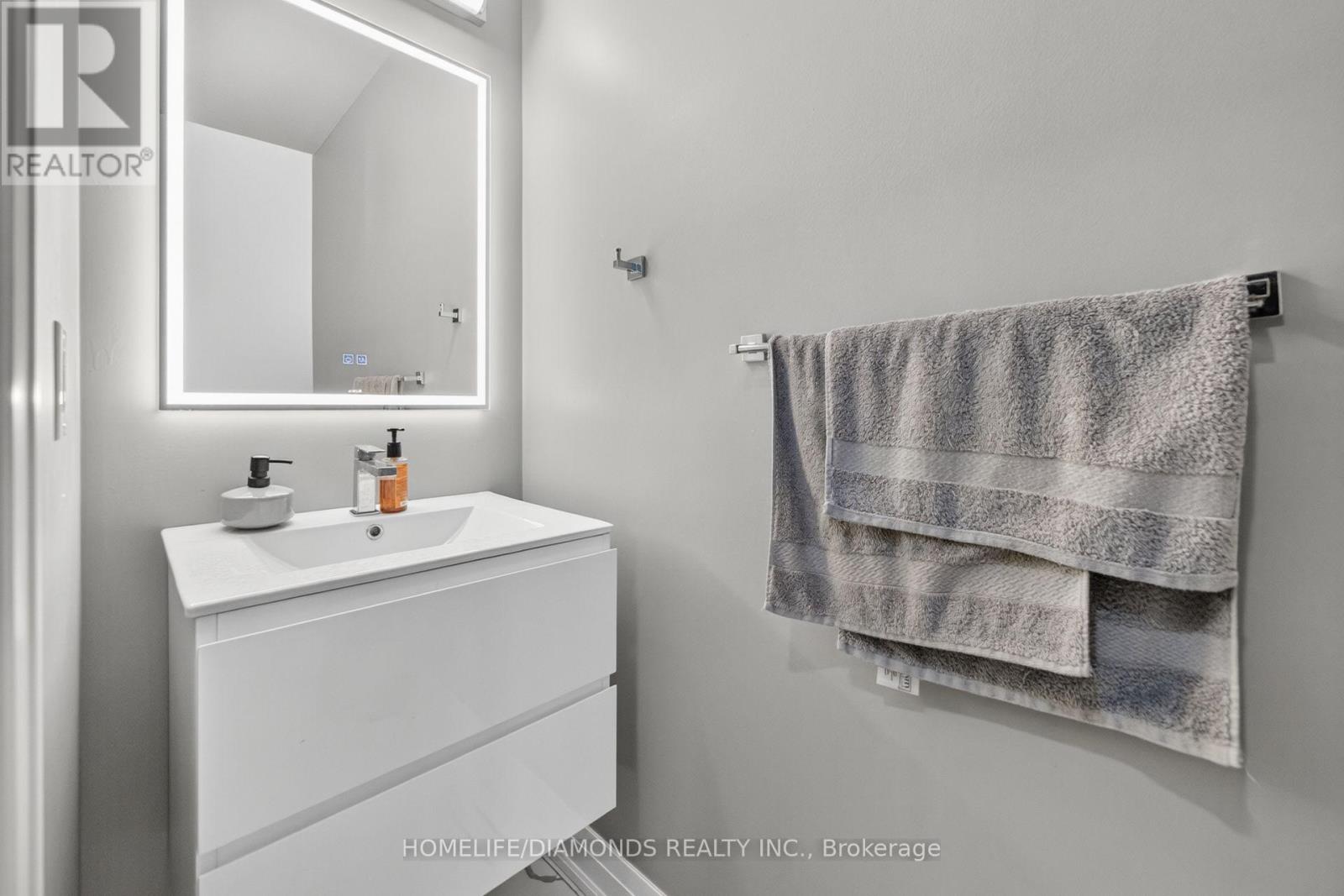 24 JEWEL CRESCENT - 21
