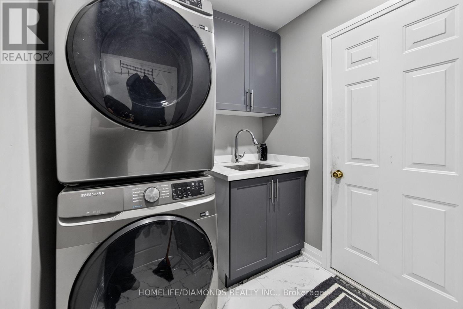 24 JEWEL CRESCENT - 22