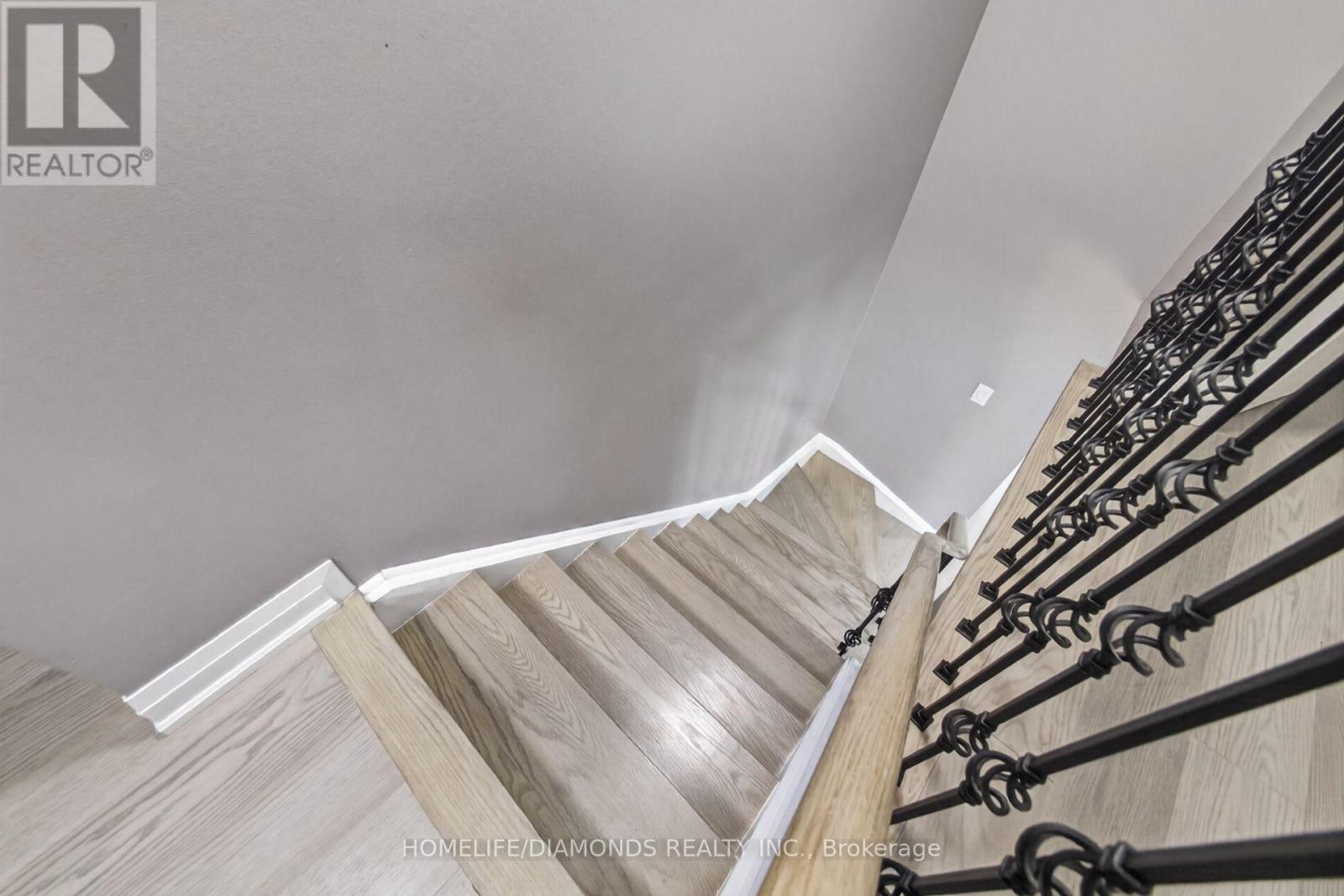 24 JEWEL CRESCENT - 23