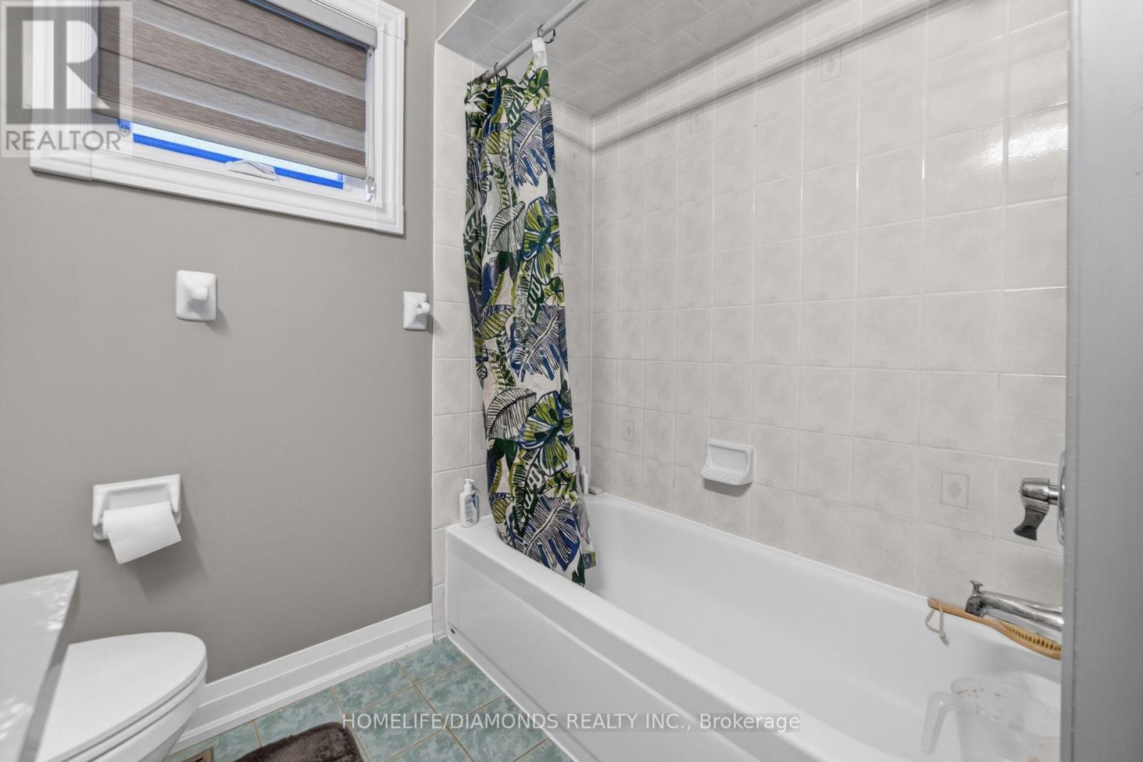 24 JEWEL CRESCENT - 29