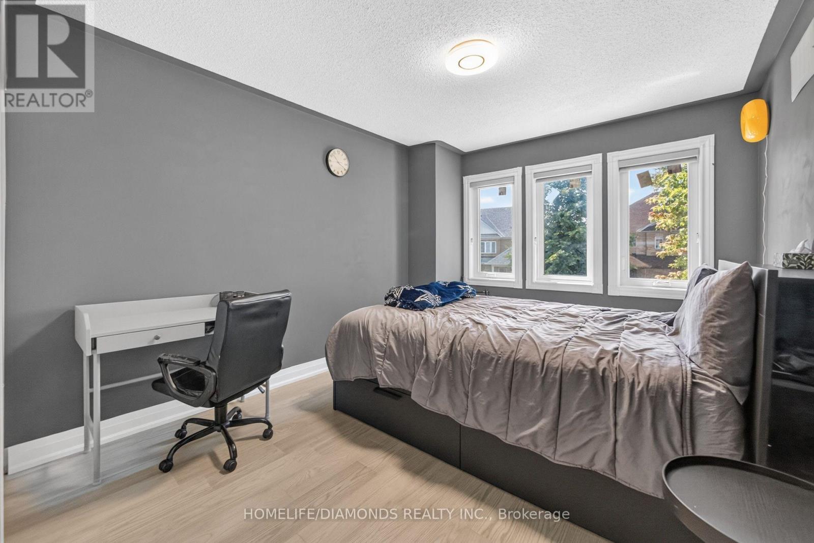 24 JEWEL CRESCENT - 30