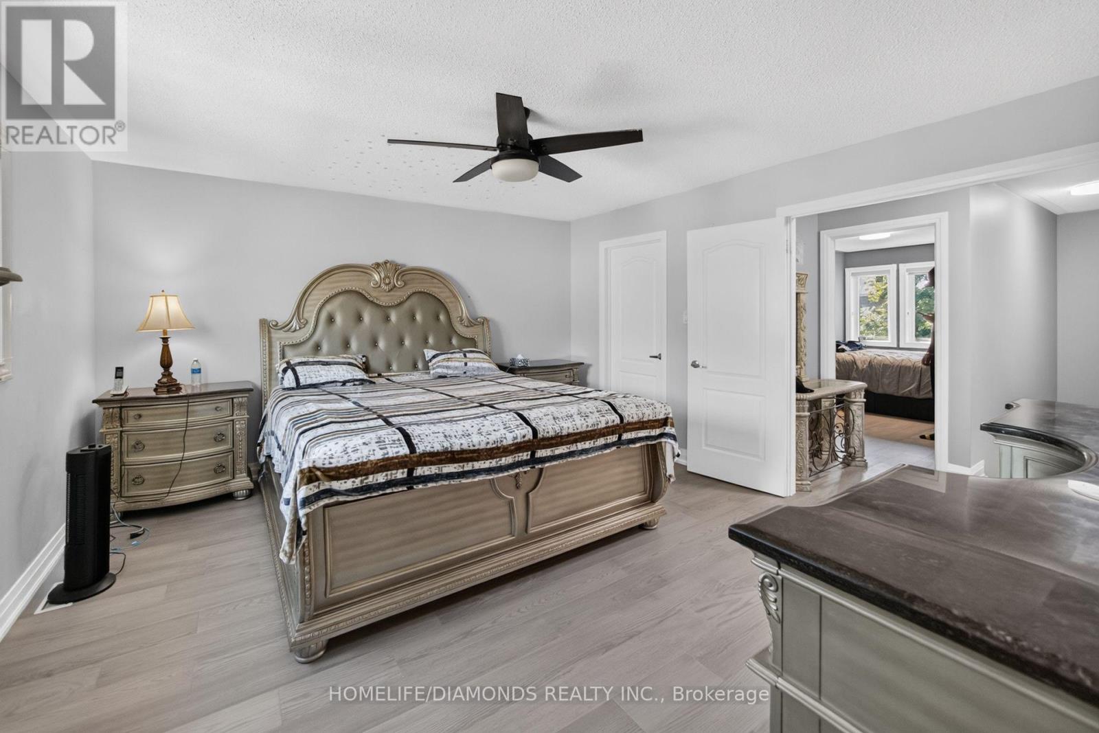 24 JEWEL CRESCENT - 35
