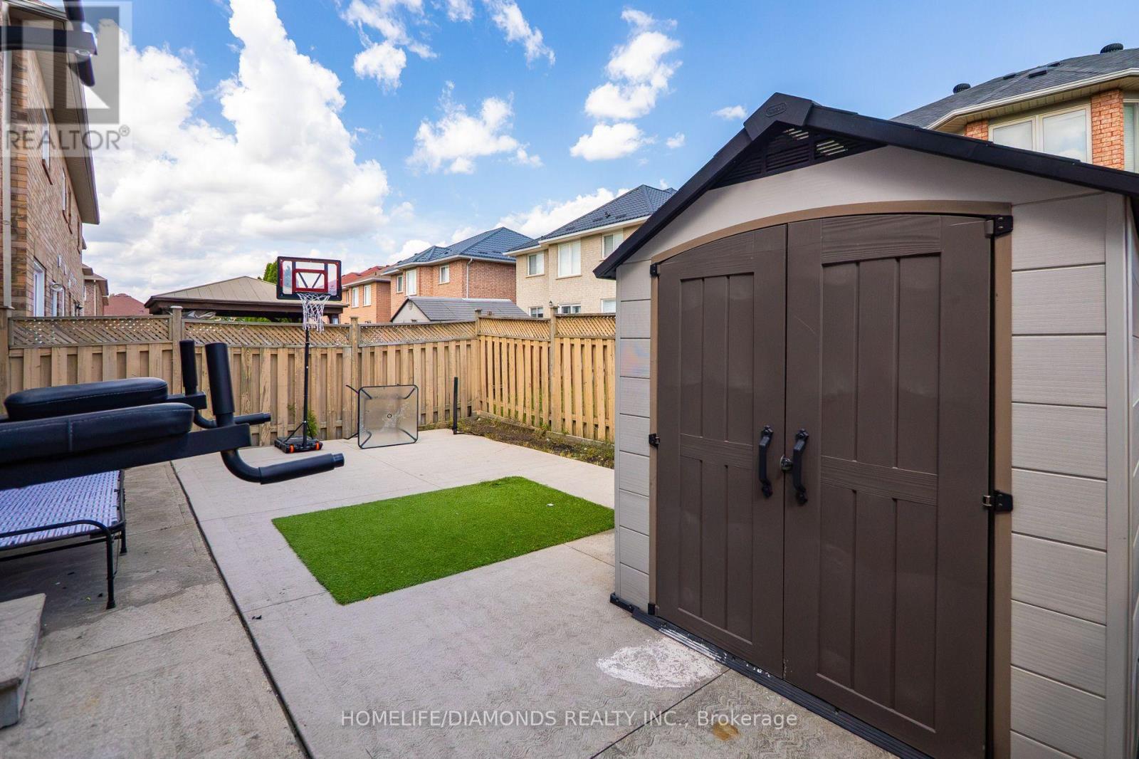24 JEWEL CRESCENT - 43