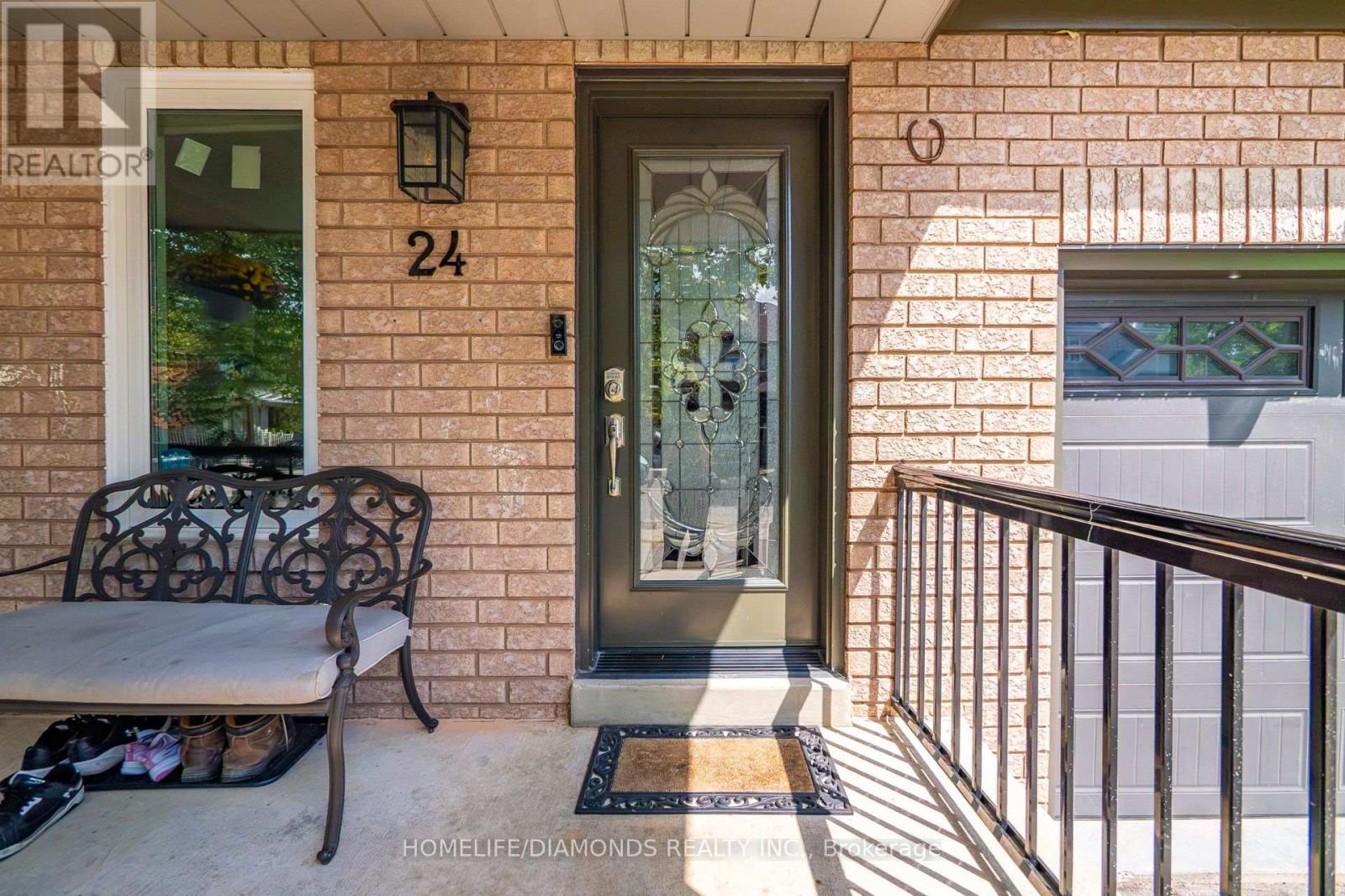 24 JEWEL CRESCENT - 7