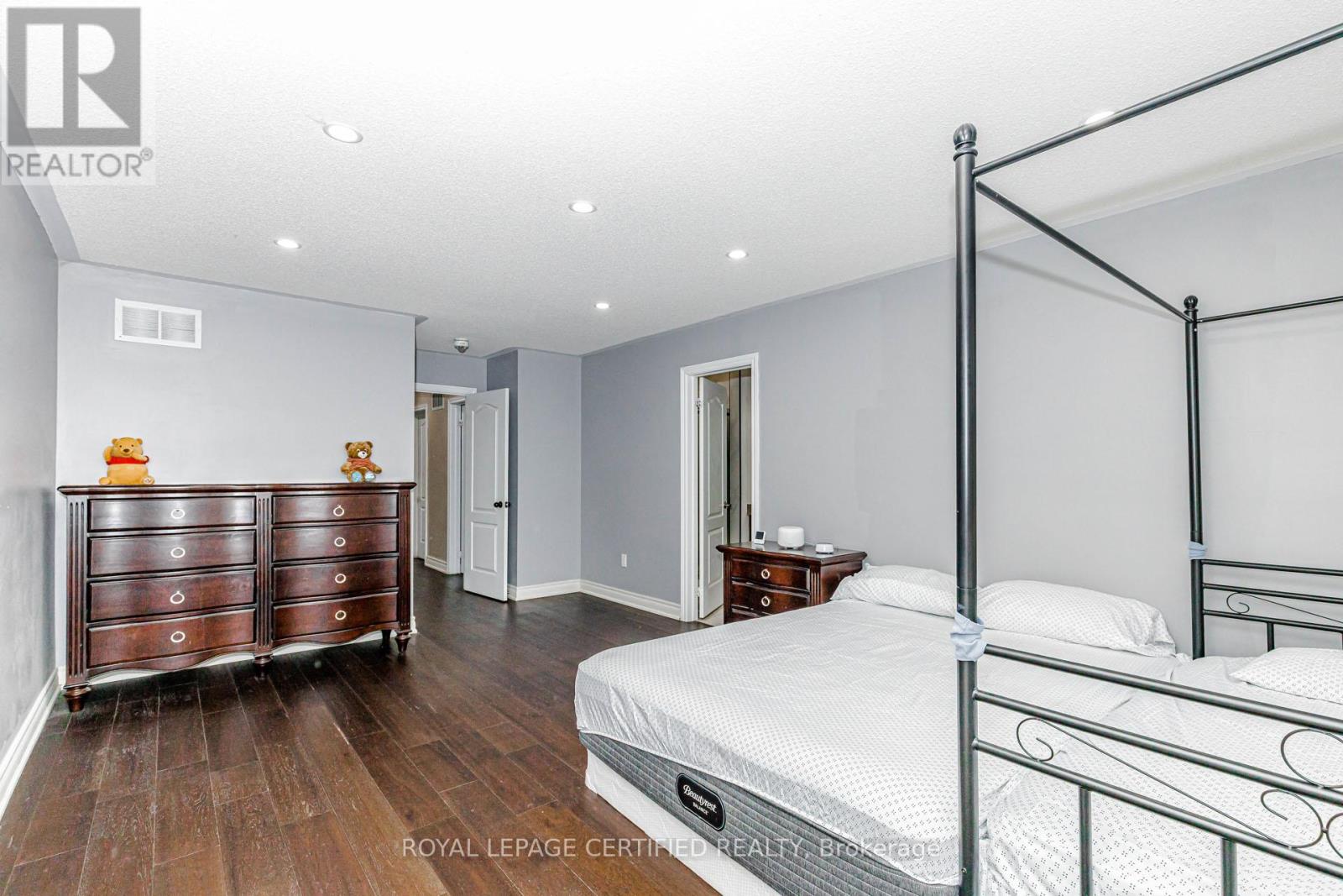 66 HATTON COURT - 16