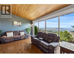 Kitchen - 420 Gleneagles Drive, Kamloops, BC V1E1Z4 Photo 10