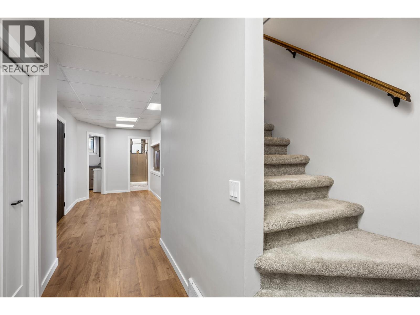 420 Gleneagles Drive - 40
