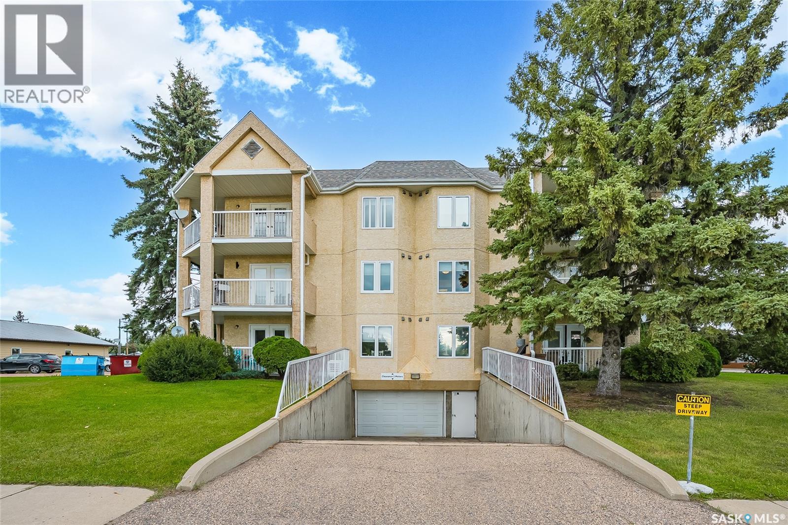 204 214 Ross AVENUE, Dalmeny — photo 2