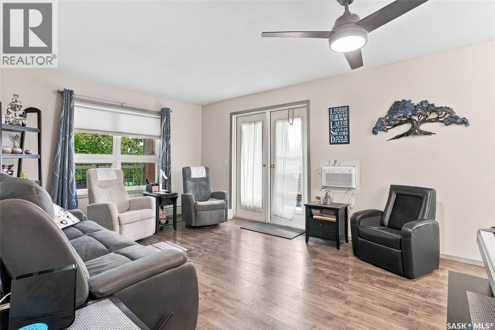 204 214 Ross AVENUE, Dalmeny — photo 4