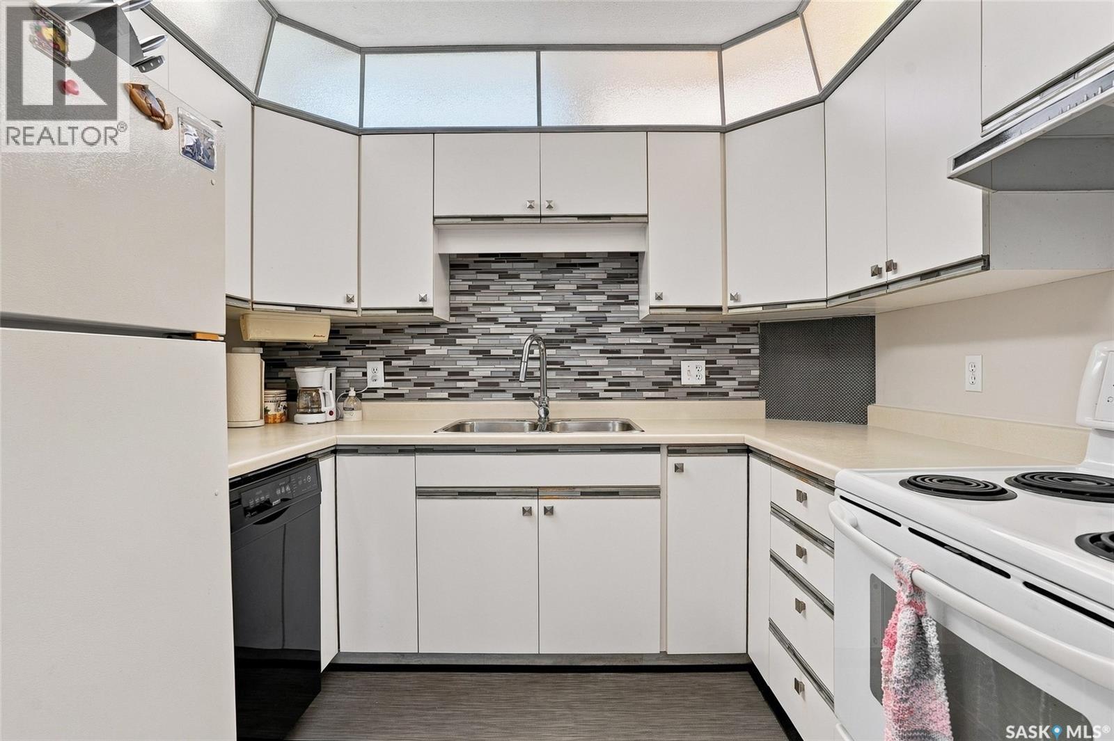 204 214 Ross AVENUE, Dalmeny — photo 9