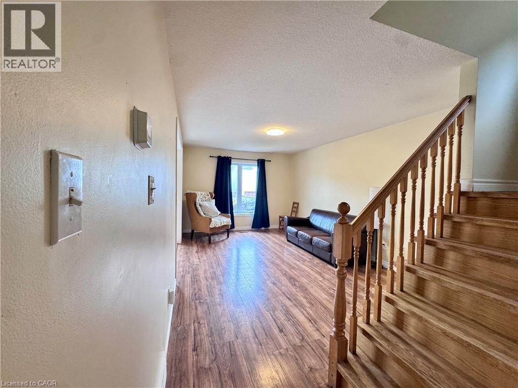 679 KARLSFELD Road, Waterloo — photo 4