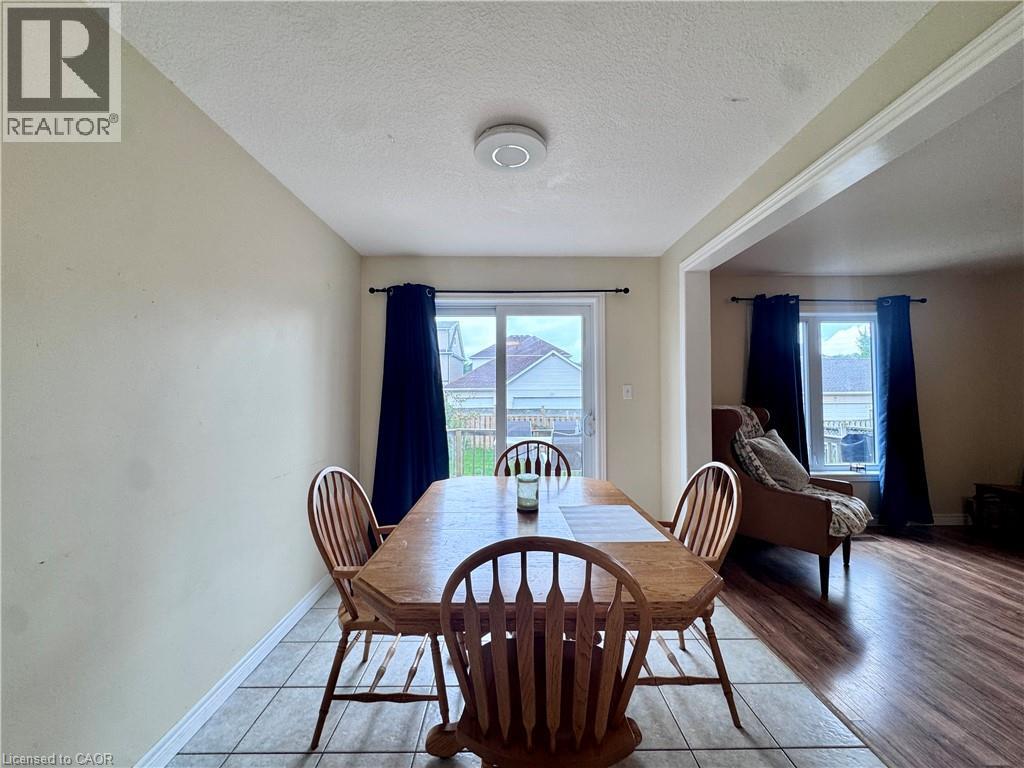 679 KARLSFELD Road, Waterloo — photo 9