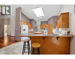 Family room - 5401 Shannon Drive, Olds, AB T4H1C2 Photo 11