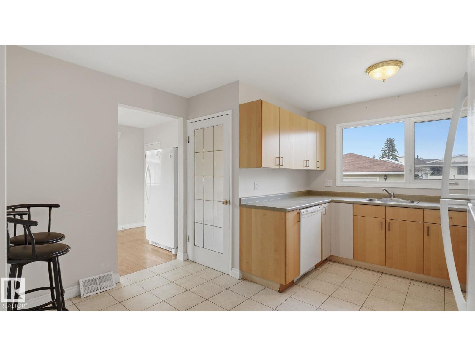 10440 36 AV NW - 14