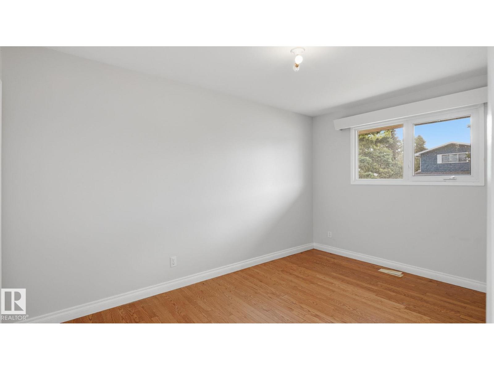 10440 36 AV NW - 18
