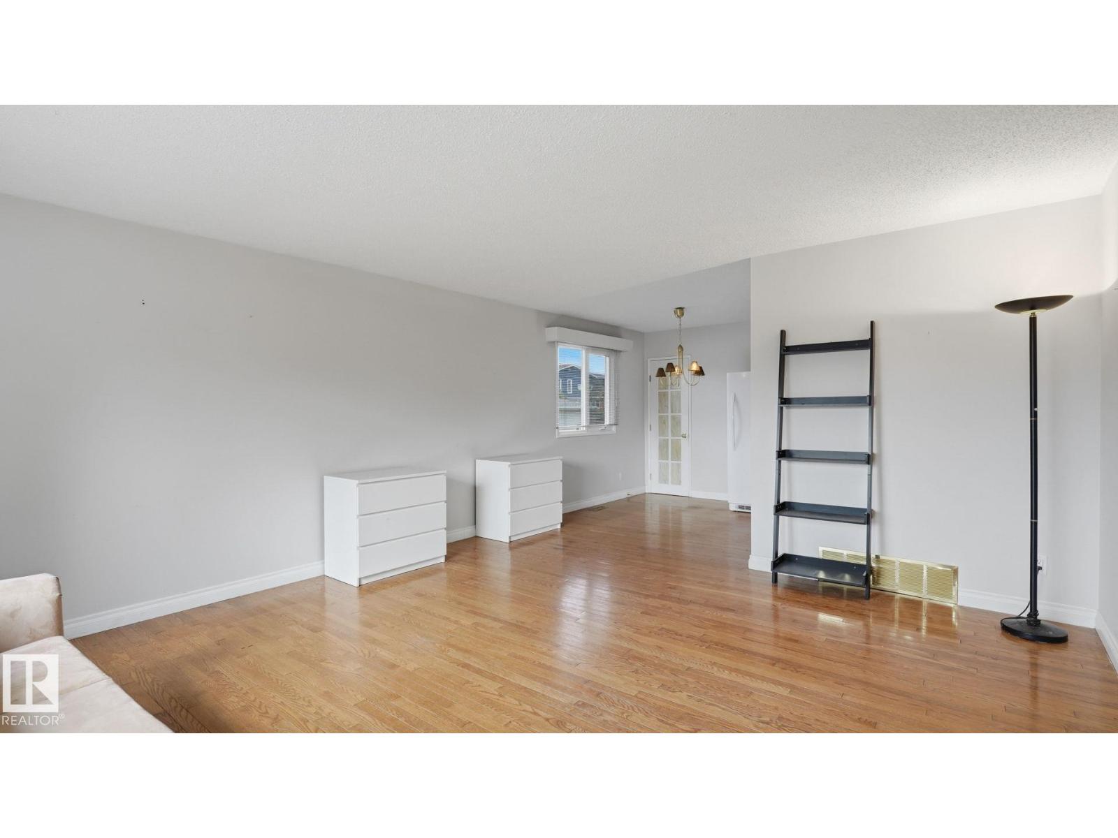 10440 36 AV NW - 6