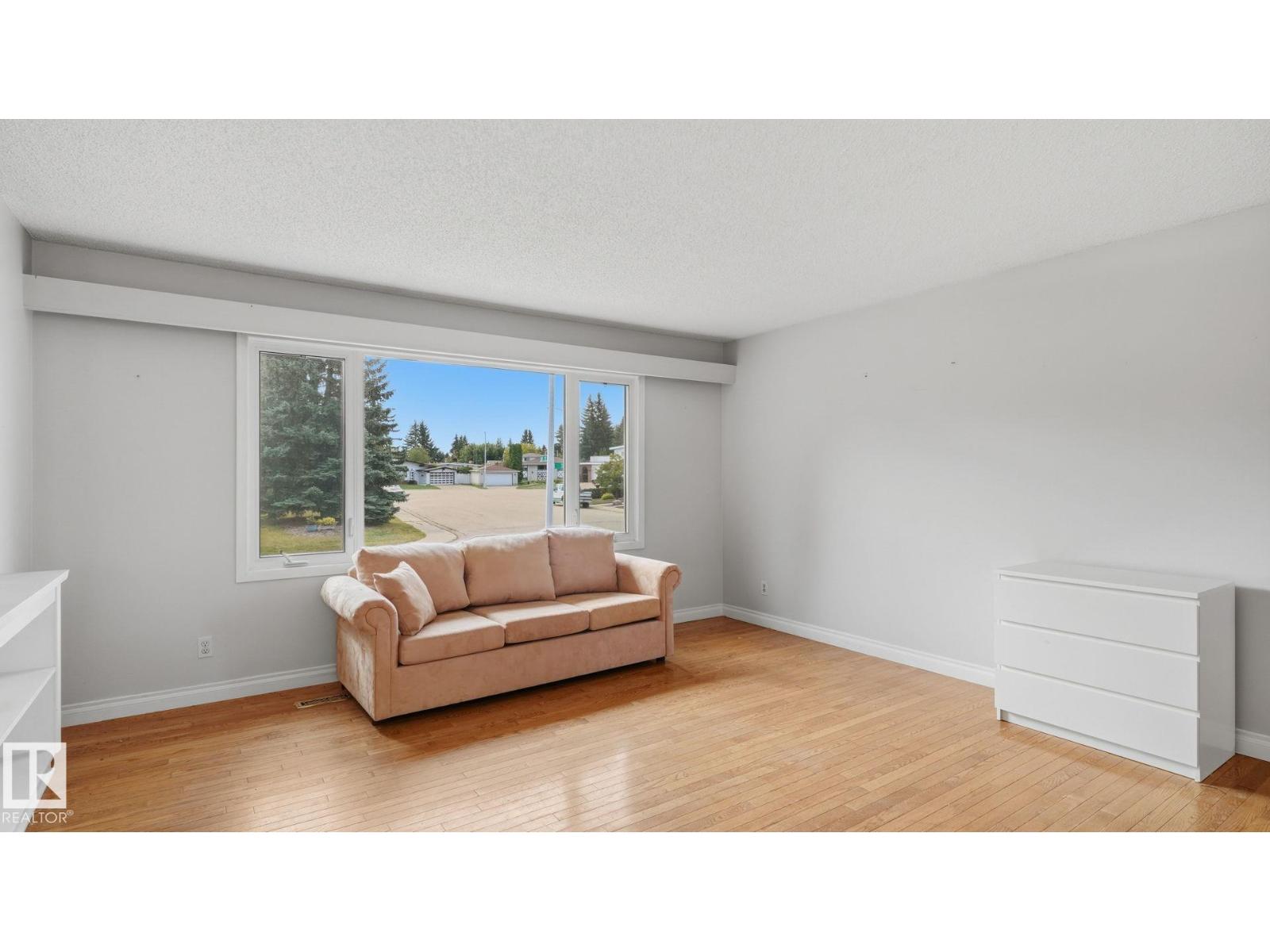 10440 36 AV NW - 9