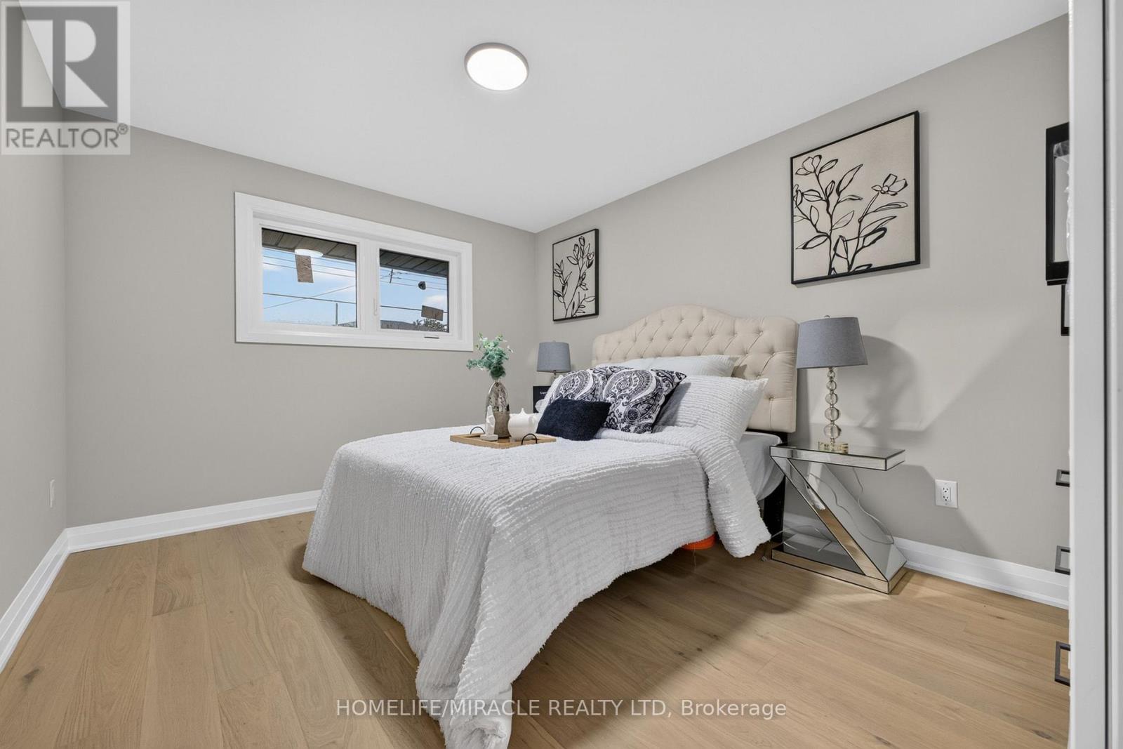 216 WELLINGTON STREET - 28