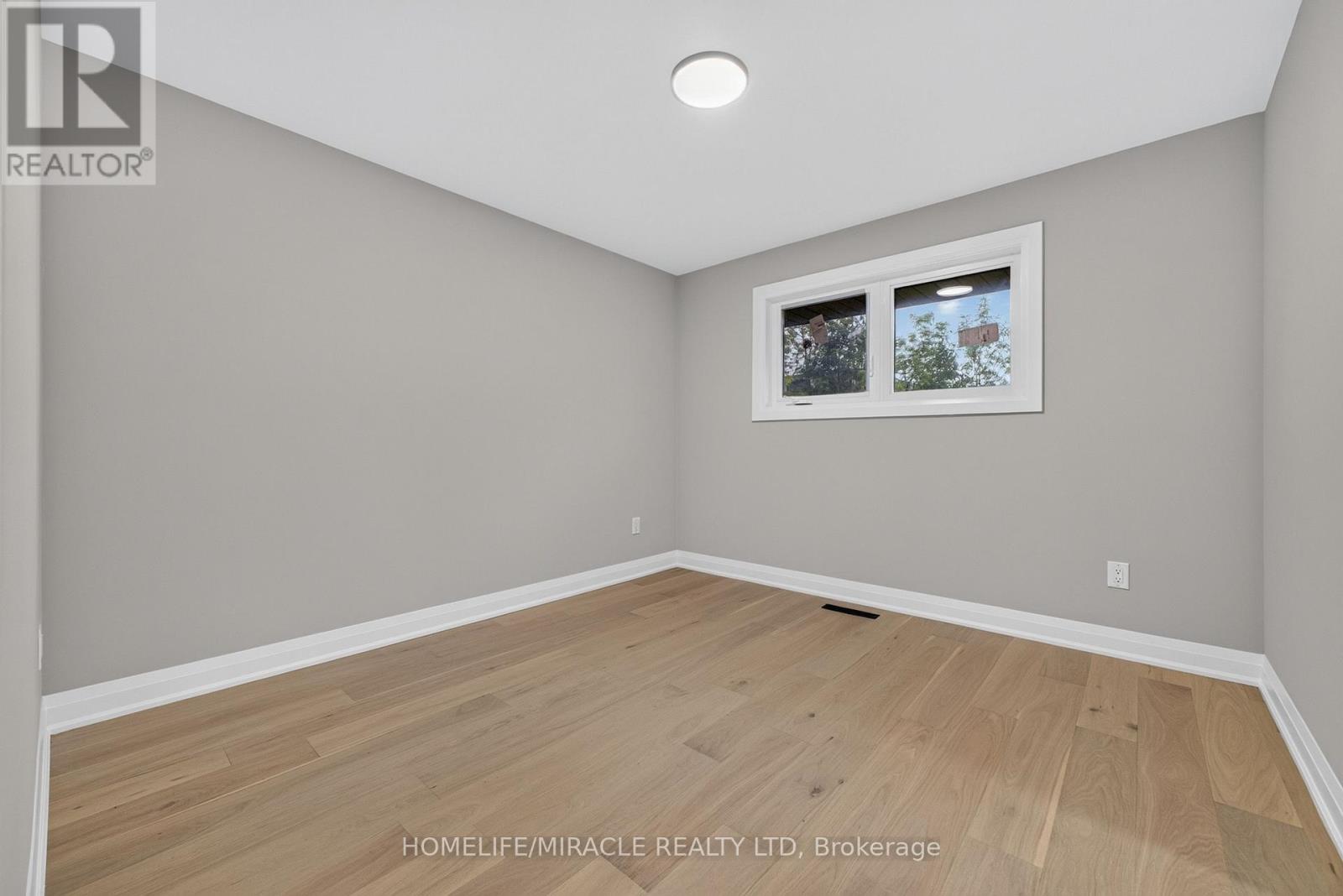 216 WELLINGTON STREET - 23