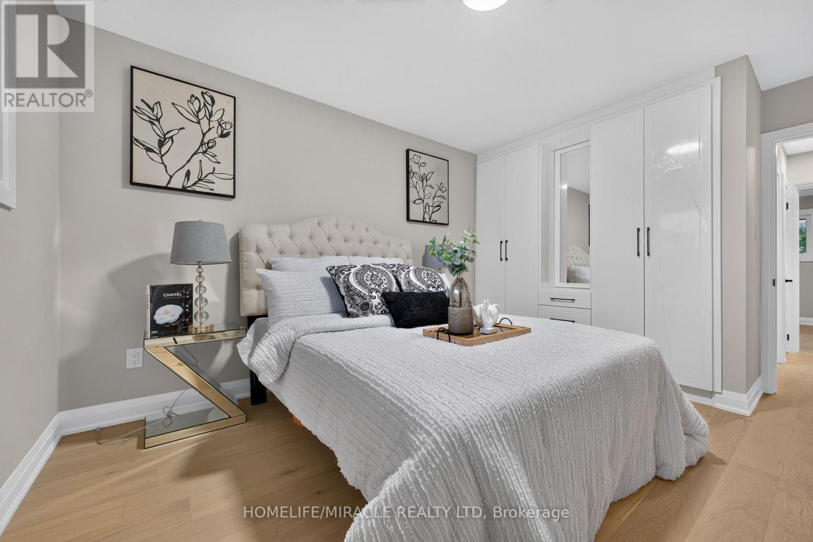 216 WELLINGTON STREET - 29